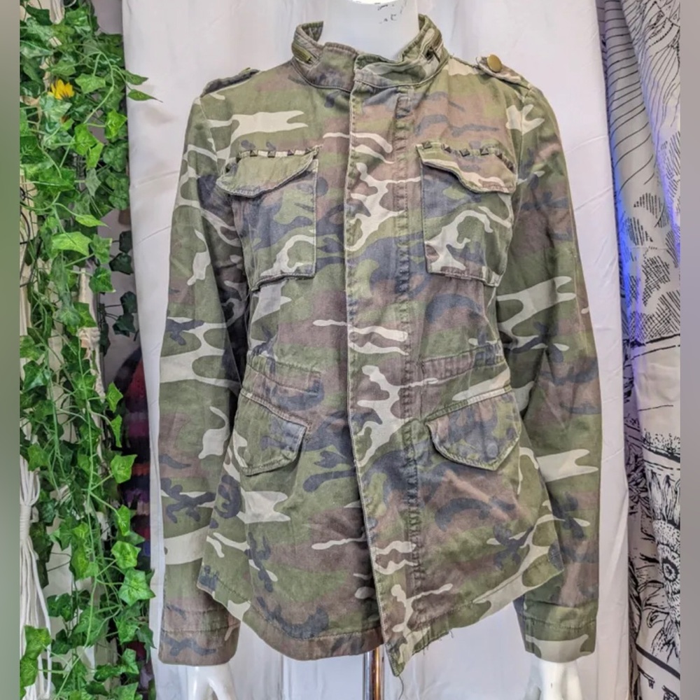 4 for 25$ Streetwear Society | Women’s Army Camo Jacket. Size Medium.